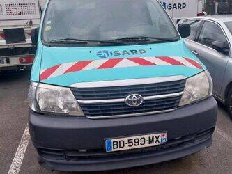 2010-toyota-hi-ace-1442776-46606861