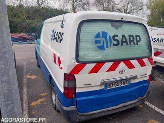 2010-toyota-hi-ace-1442776-46606863