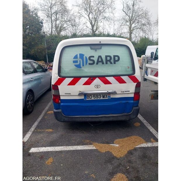 2010 تويوتا Hi-Ace-46606864