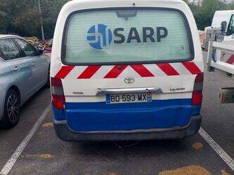 2010-toyota-hi-ace-1442776-46606864