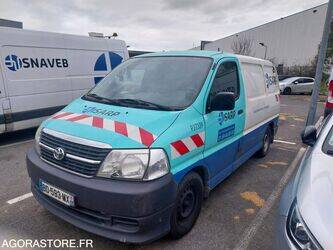 2010-toyota-hi-ace-1442776-46606865