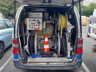 2010-toyota-hi-ace-1442776-46606866