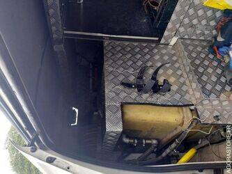 2010-toyota-hi-ace-1442776-46606872