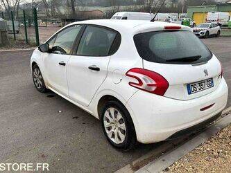 2015-peugeot-208-1442805-46607180