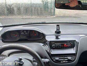 2015-peugeot-208-1442805-46607182