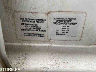 2015-peugeot-208-1442805-46607184