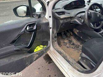 2015-peugeot-208-1442805-46607187