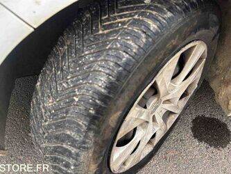 2015-peugeot-208-1442805-46607195