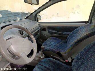 2004-renault-twingo-1442806-46607207