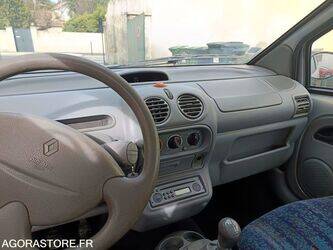 2004-renault-twingo-1442806-46607208