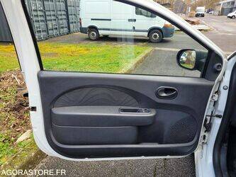 2013-renault-twingo-1442810-46607261