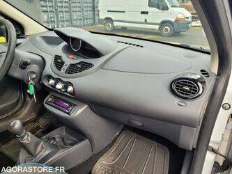 2013-renault-twingo-1442810-46607287