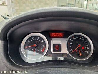 2006-renault-clio-1442830-46607483