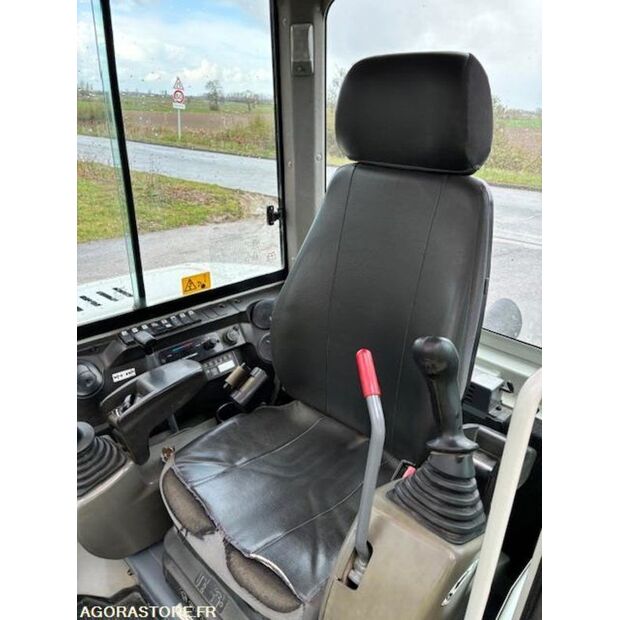 2017 TAKEUCHI TB 260-46607861