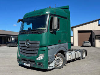 صورة ل رؤوس شاحنات 2016 مرسيدس بنز Actros MEGA