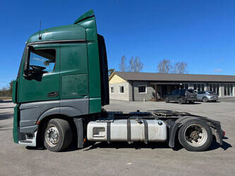 2016-mercedes-benz-actros-mega-46609247