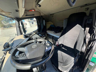 2016-mercedes-benz-actros-mega-46609249