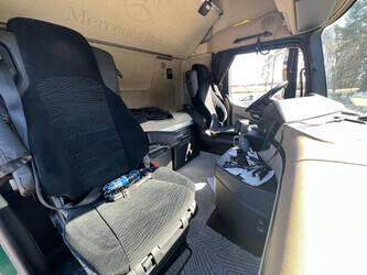 2016-mercedes-benz-actros-mega-46609264