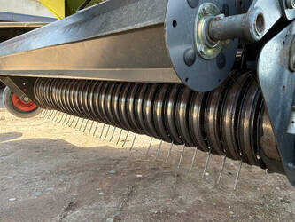 2011-claas-quadrant-2200-46610459