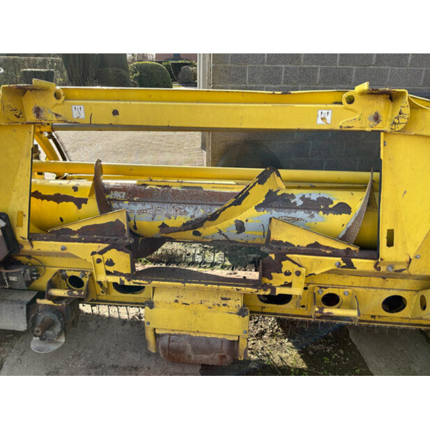 2016 جون دير 639-46610515