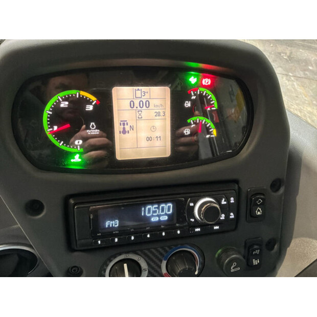 2022 نيو هولاند W50c-46610690