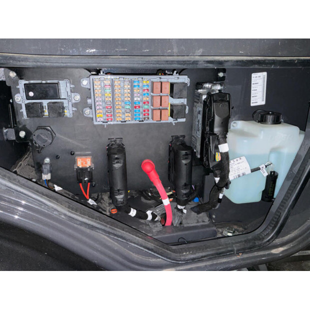 2022 نيو هولاند W50c-46610696