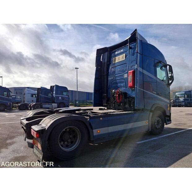 2018 فولفو FH-46624740