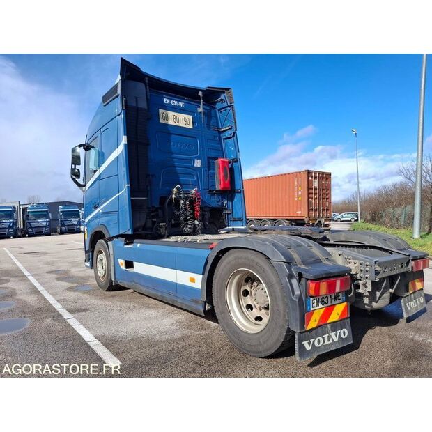 2018 فولفو FH-46624742