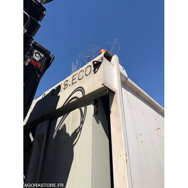 2017 فولفو FM-46624888