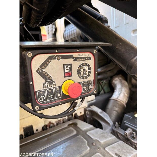 2017 فولفو FM-46624891