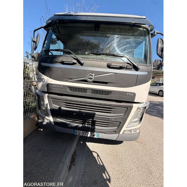 2017 فولفو FM-46624894