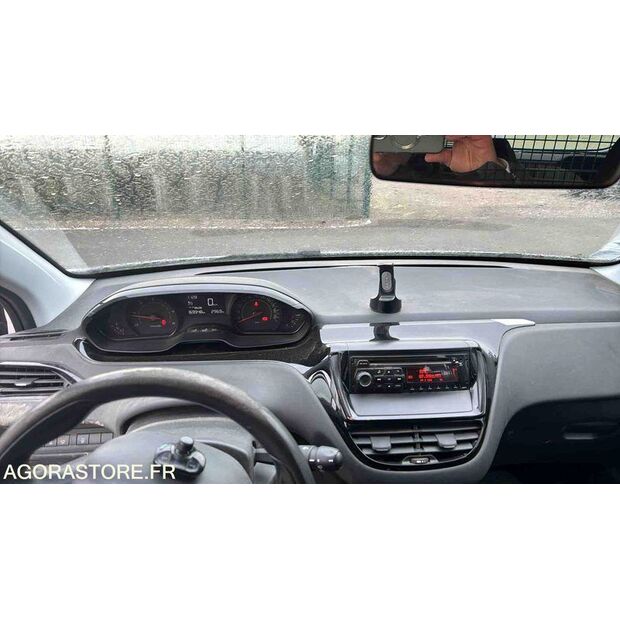 2015 Peugeot 208-46625039