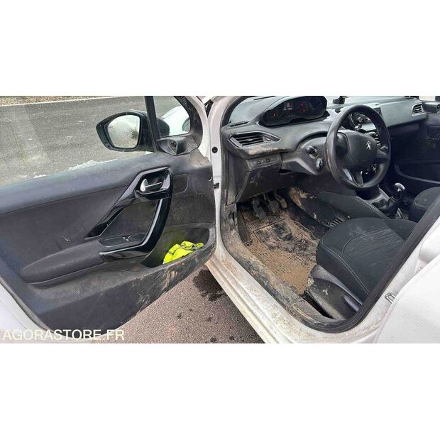 2015 Peugeot 208-46625044