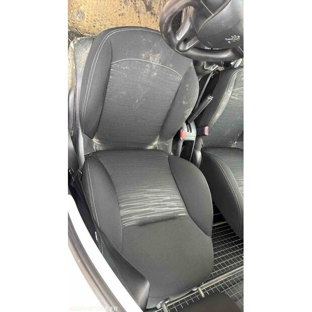 2015 Peugeot 208-46625046