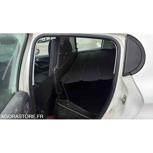 2015 Peugeot 208-46625048