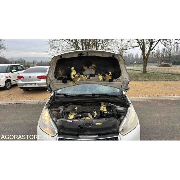 2015 Peugeot 208-46625049