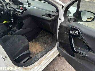 2015-peugeot-208-1442805-46625050