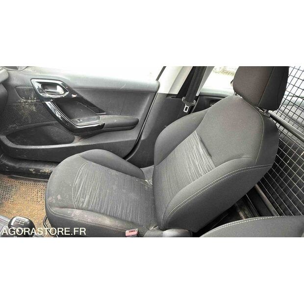 2015 Peugeot 208-46625051