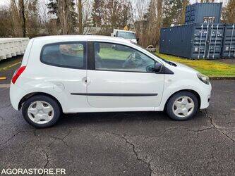 2013-renault-twingo-1442810-46625060