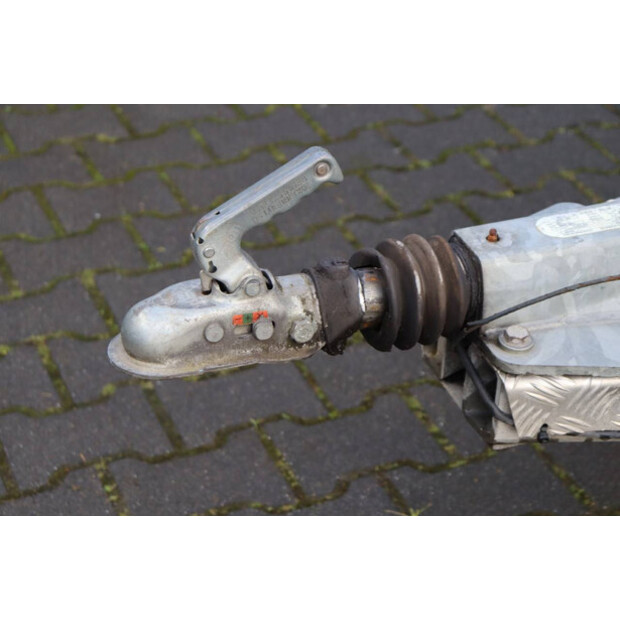 1991 تيتان V-20-46625493