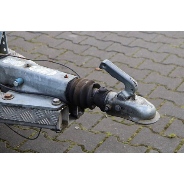 1991 تيتان V-20-46625494