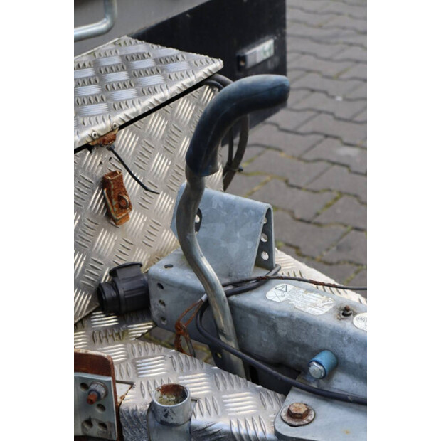 1991 تيتان V-20-46625495