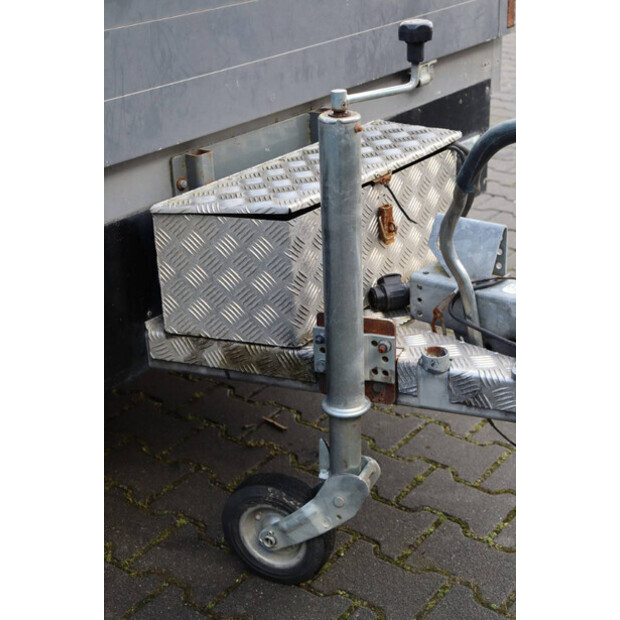 1991 تيتان V-20-46625496