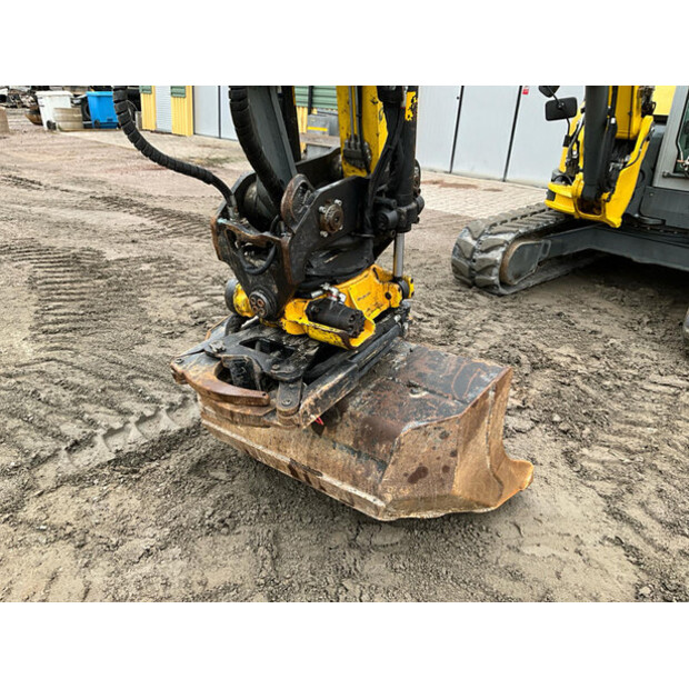 2016 واكر نيوسون ET90-46625684