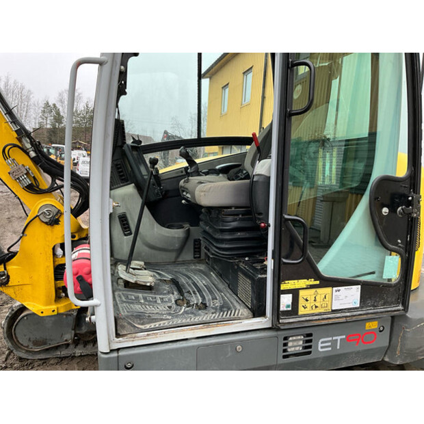 2016 واكر نيوسون ET90-46625695