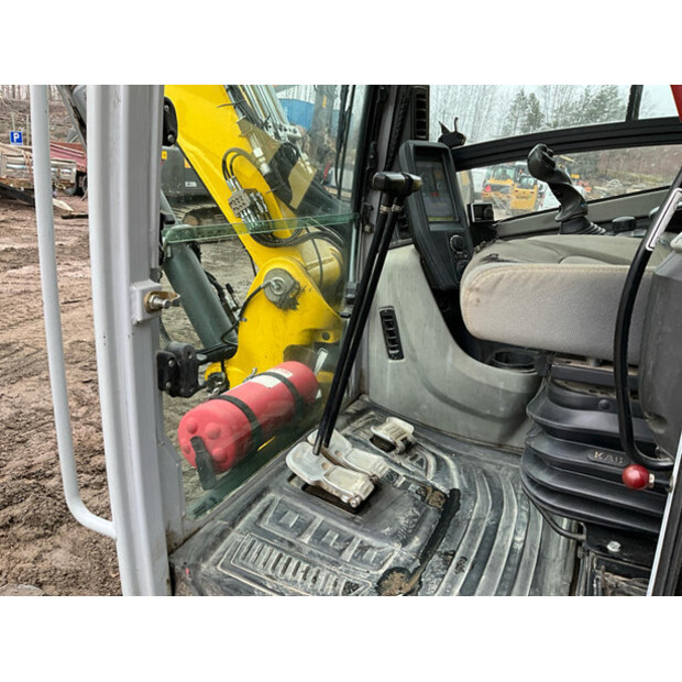 2016 واكر نيوسون ET90-46625696