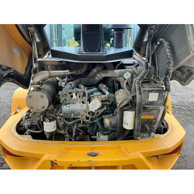 2018 فولفو L35G-46625766