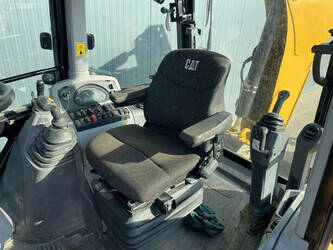 2017-caterpillar-432f2-1443149-46626545