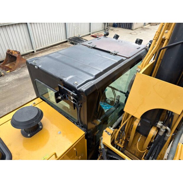 2016 Caterpillar 320FL-46628620