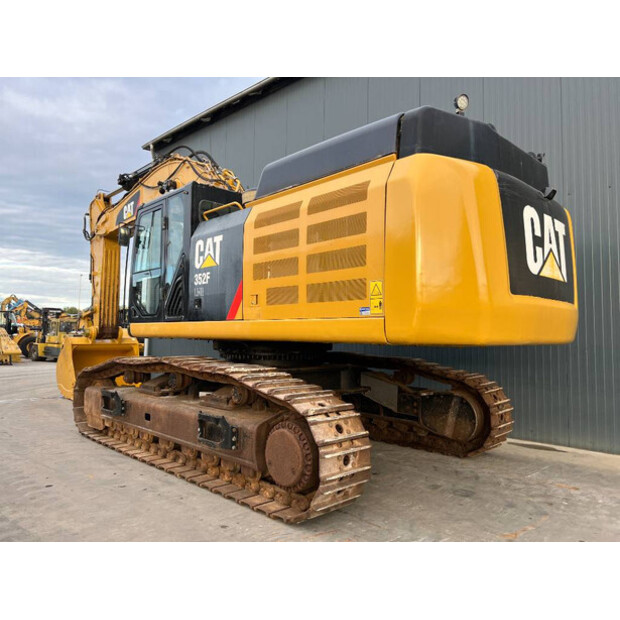 2015 Caterpillar 352FL-46628873